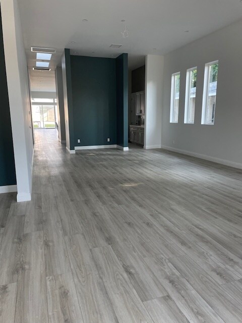 Building Photo - 22518 Clarendon St