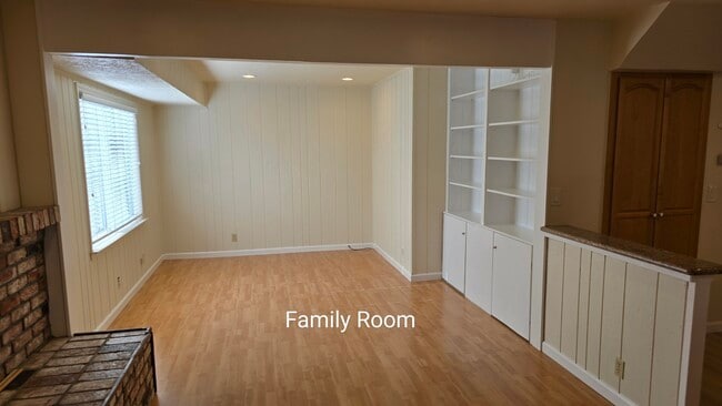 Building Photo - 4844 Westmont Ave