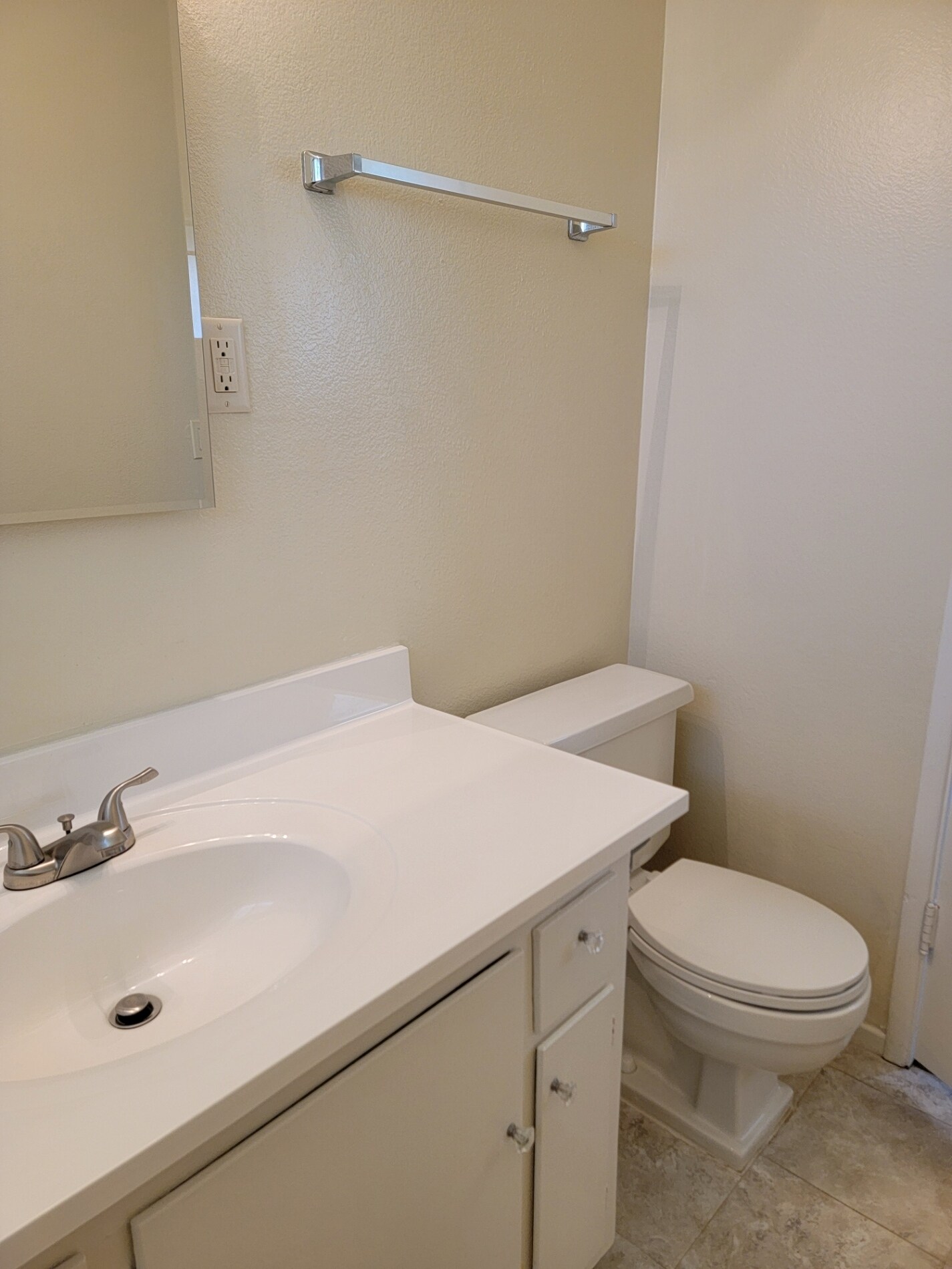 Building Photo - 1136 Larkspur Ln