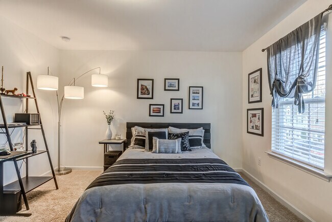 Building Photo - Townhome for rent