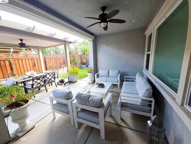 Building Photo - 2488 Remy Cantos Dr