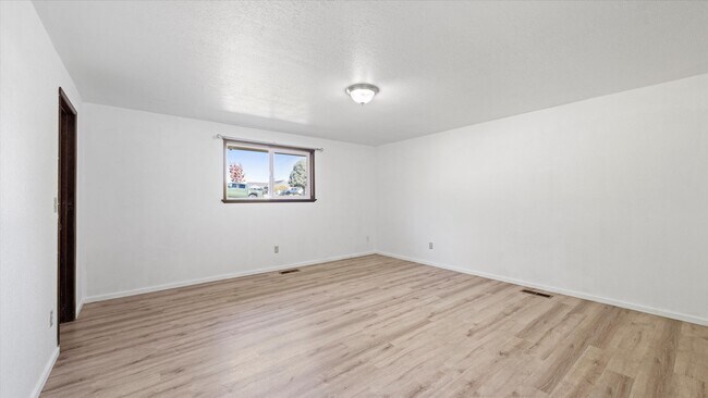 Building Photo - Stunning 4-Bedroom Modern Home in West Richland