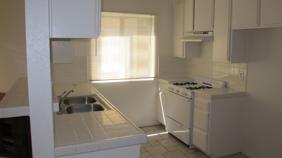 Building Photo - 7020 Coldwater Canyon Ave