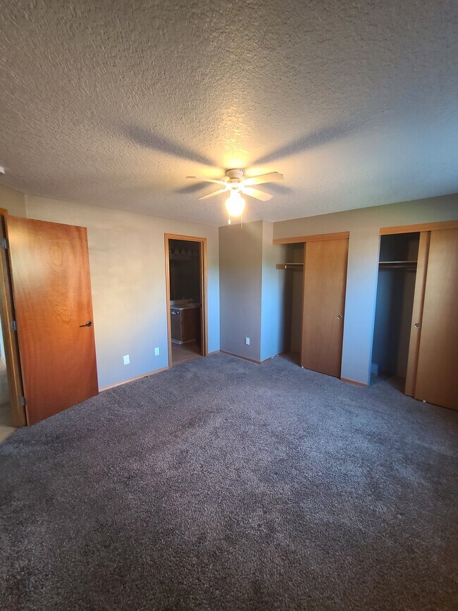 Building Photo - 429 S Jasper Ct
