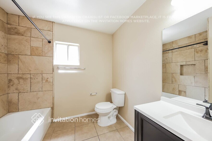 Building Photo - 9635 N 35th Ln