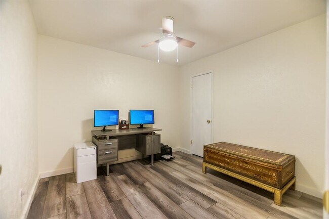 Building Photo - 6508 Sunnysky Way