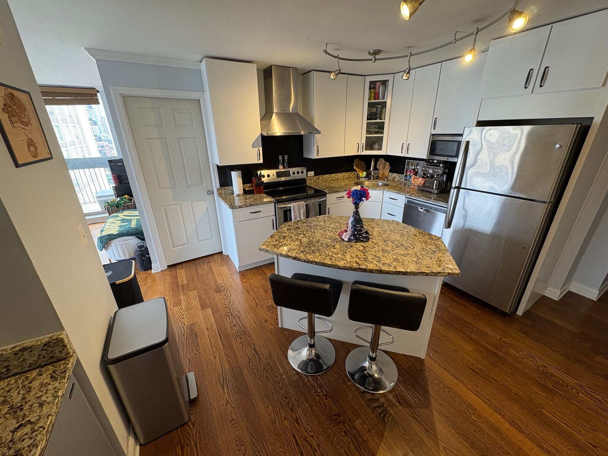 kitchen - 1360 N Sandburg Ter