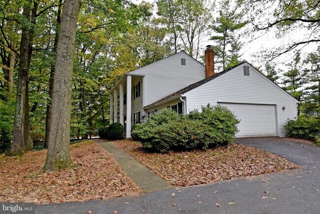 Building Photo - 2017 Soapstone Dr