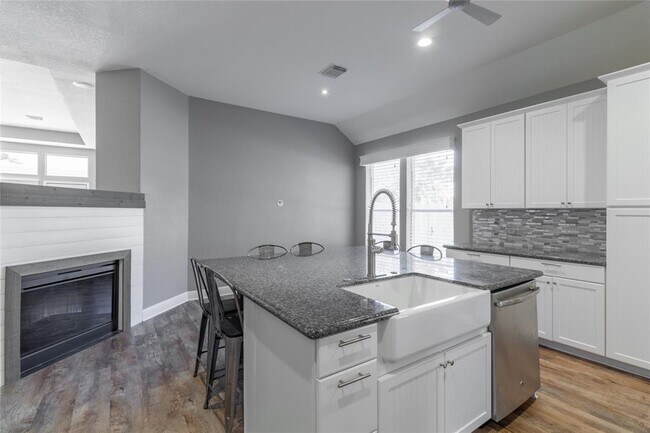 Building Photo - 20851 Cottage Cove Ln