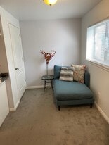 Building Photo - 563 E Thatcher Way