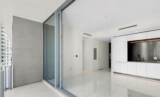 Building Photo - 300 Biscayne Blvd Way