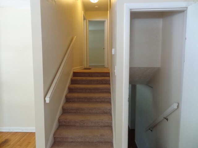 Building Photo - Renovated Kitchen, 3 BR / 3 BH home in Ter...