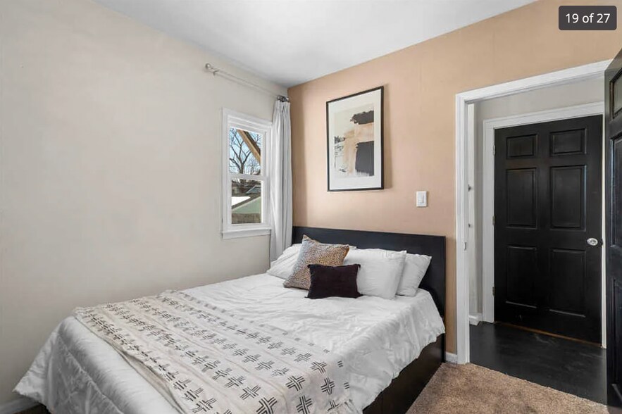 Building Photo - 2048 S 70th St