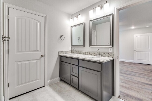 Building Photo - 2905 Orchid Dr