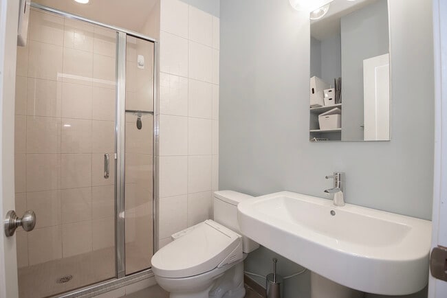 Building Photo - 1216 E Hyde Park Blvd