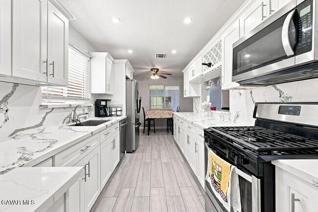 Building Photo - 45554 6th St E
