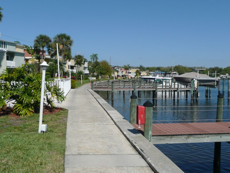 River Walk - 2424 W Tampa Bay Blvd