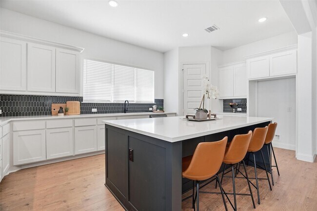 Building Photo - 513 Fieldstone Ln