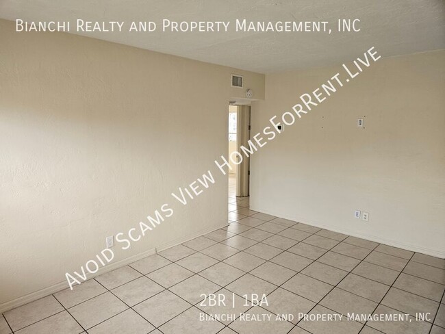 Building Photo - 2 Bedroom Unit in St Pete