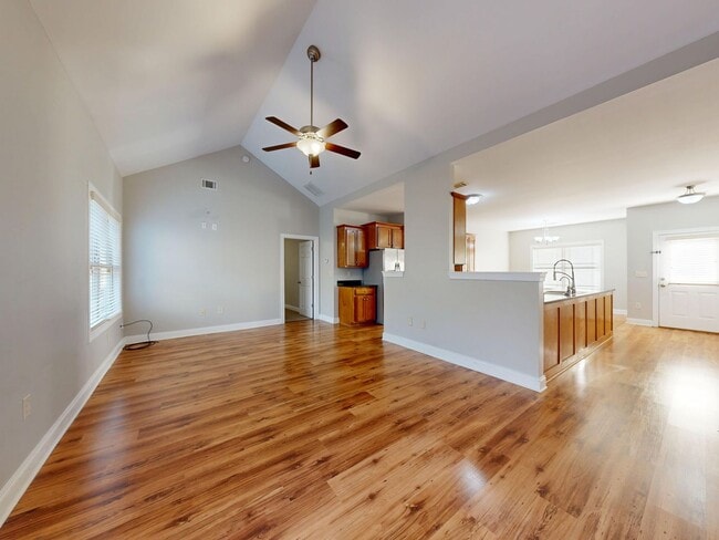 Building Photo - 176 Garrett Dr