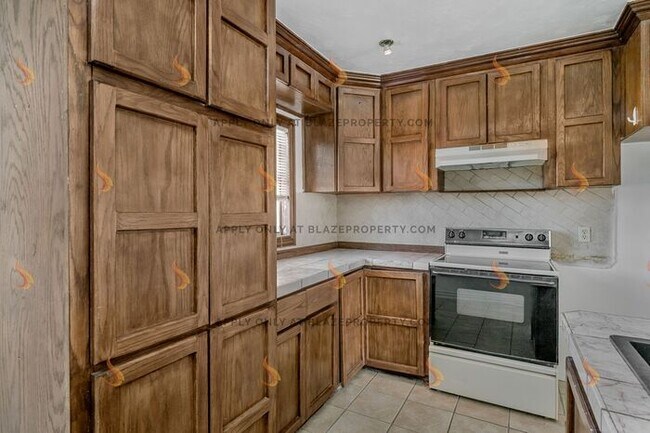 Building Photo - Beautifully Renovated 3-Bed, 1-Bath Home w...
