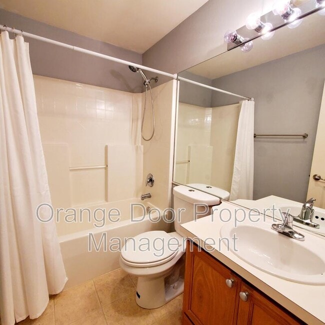 Building Photo - 4025 S 66th St