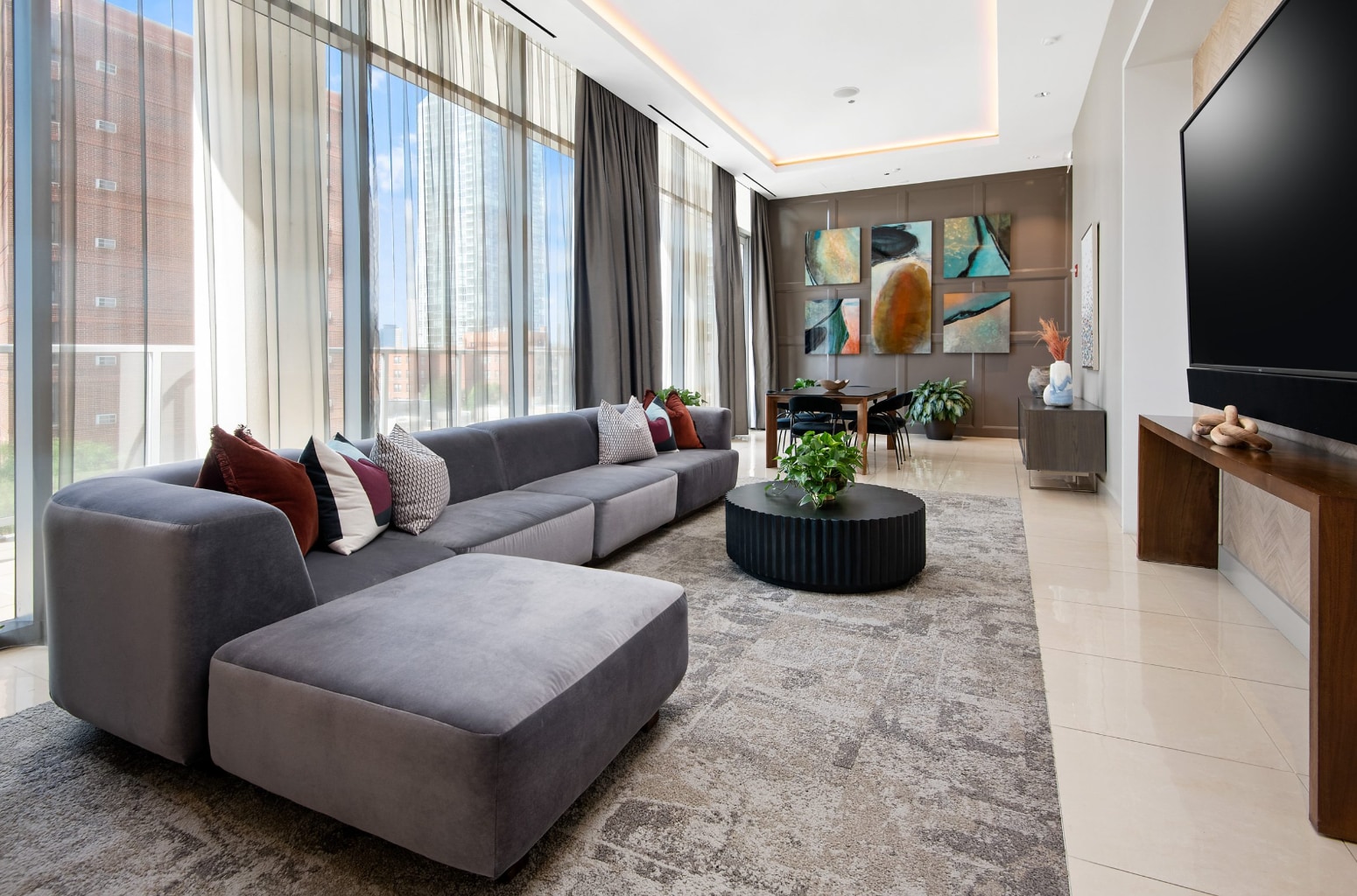 Building Photo - 1212 N La Salle Dr