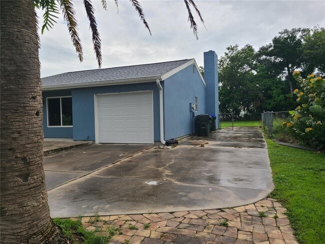 Building Photo - 2605 Pan American Blvd