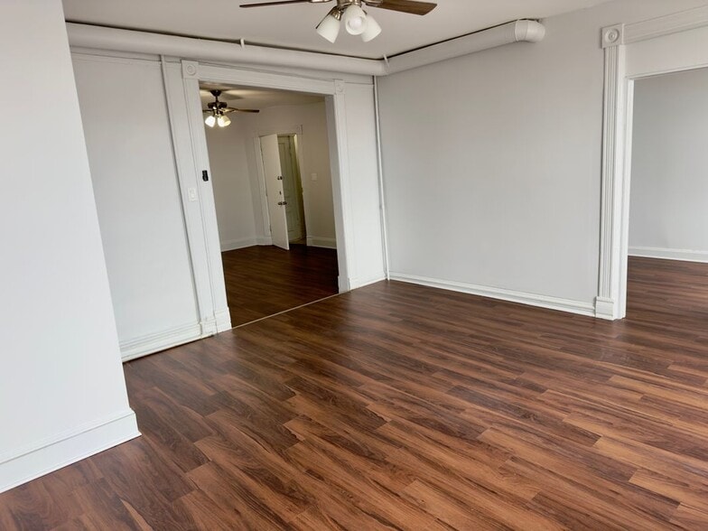 Building Photo - 1549 W Chicago Ave