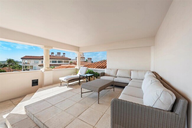 Building Photo - 19253 Fisher Island Dr