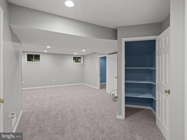Building Photo - 43103 Lake Ridge Pl