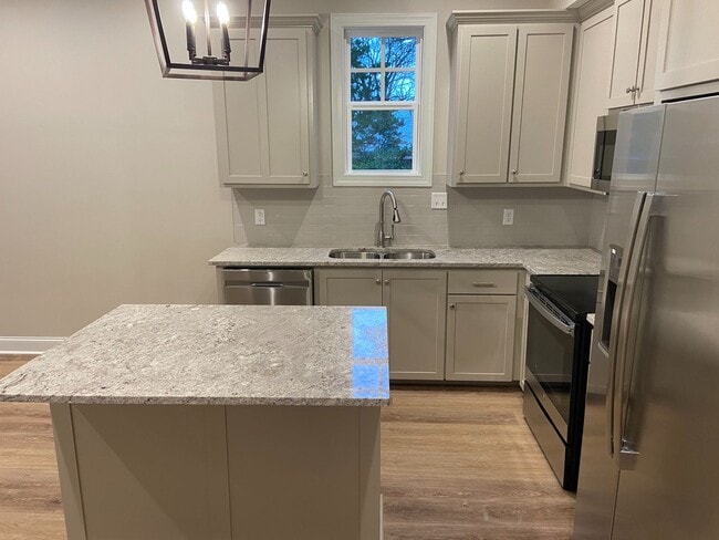 Building Photo - 3BR/3BA For Rent