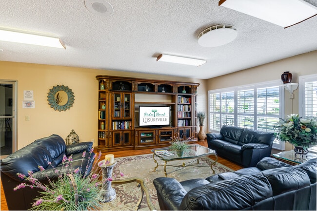 Building Photo - 2086 SW 12th Ave