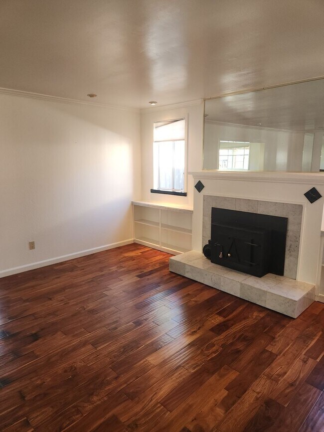 Building Photo - 3 Bedroom 2 Bathroom Single Family home in Rincon Valley with A/C and RV parking