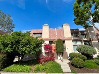 Building Photo - Northridge 3+2.5 in gated community w/pool...