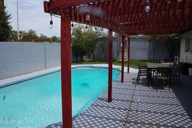 Building Photo - 1732 E Hermosa Dr