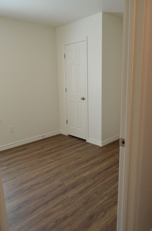 Building Photo - 916 Industrial Ave