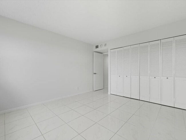 Building Photo - 4900 N Ocean Blvd