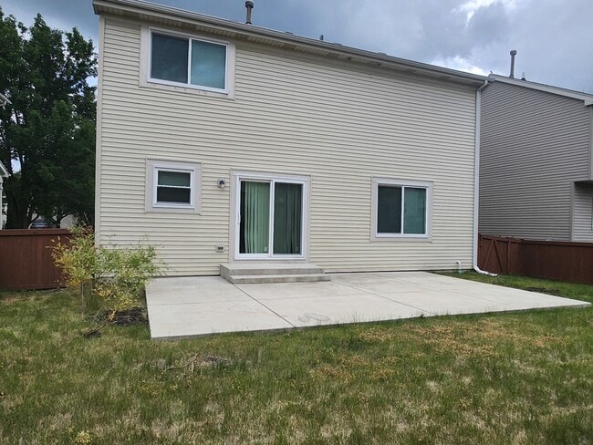Building Photo - 3832 Baybrook Dr