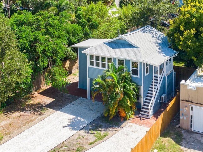 Building Photo - 1135 Drew St