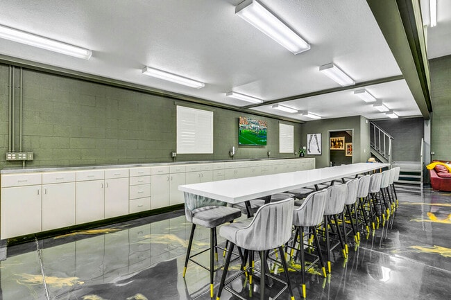 Building Photo - 41370 Sparkey Way