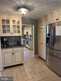 Building Photo - 553 Worthington Rd