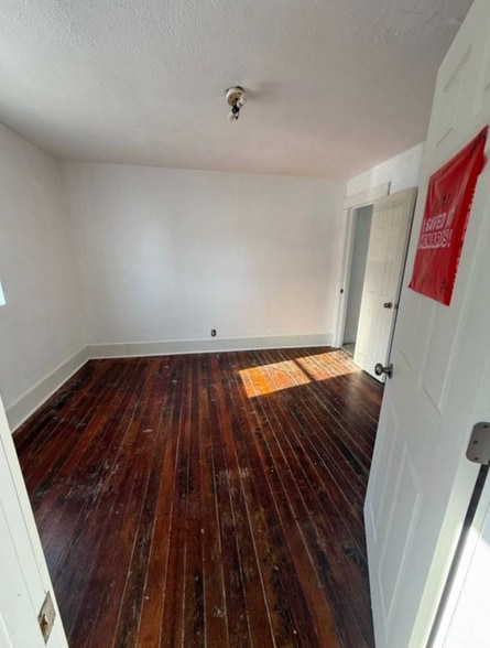 Building Photo - 928 W Waggoner St