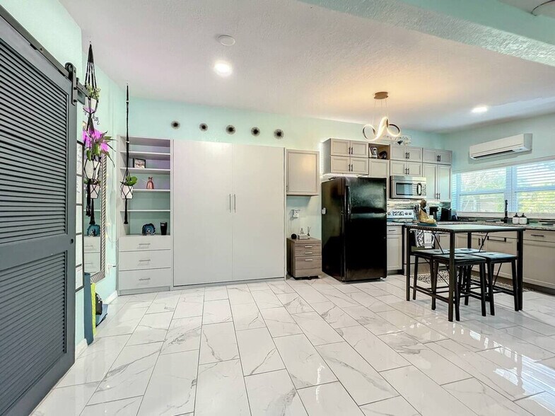 Building Photo - 1229 Berwyn Rd