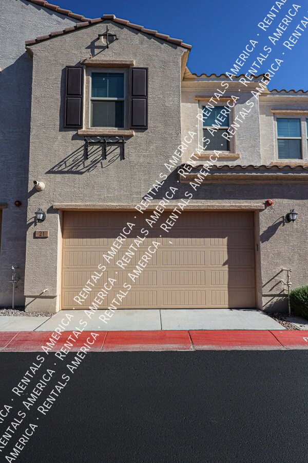 Building Photo - 4077 S Sabrina Dr