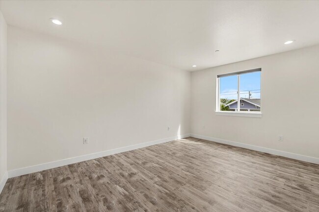 Building Photo - 750 7th St