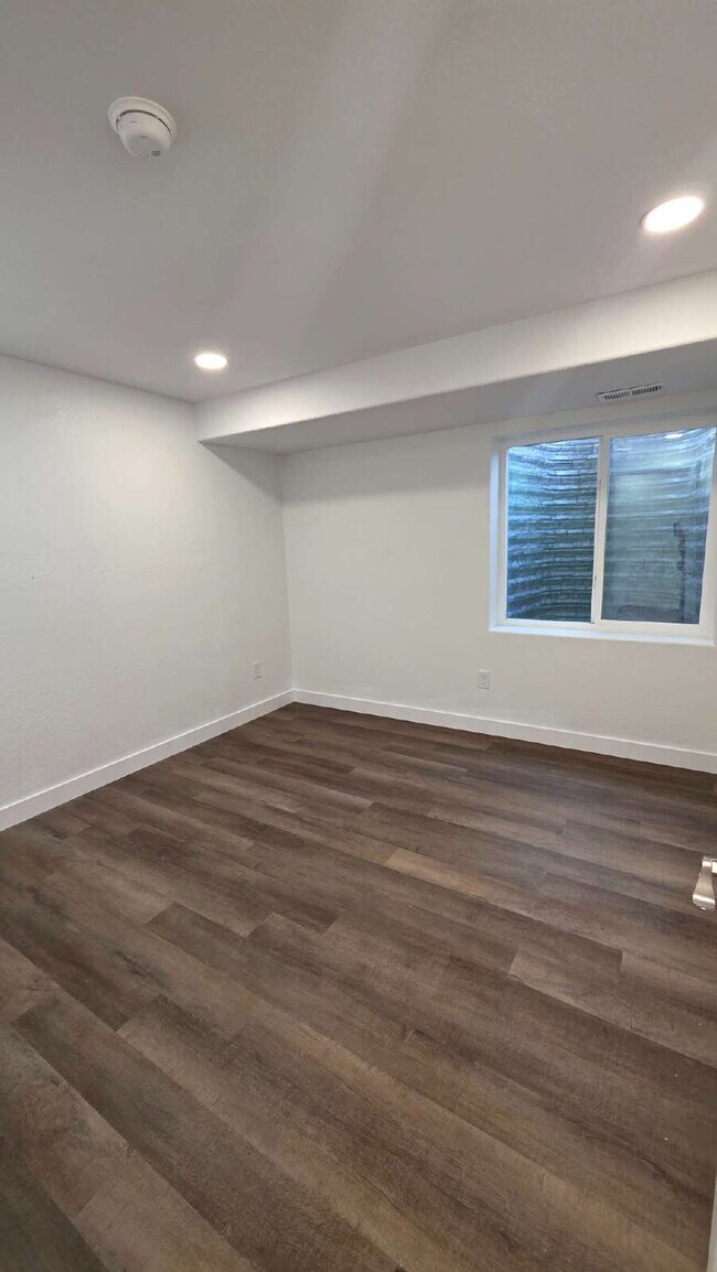 Building Photo - Lorson Ranch 5 bedroom Townhouse near military bases