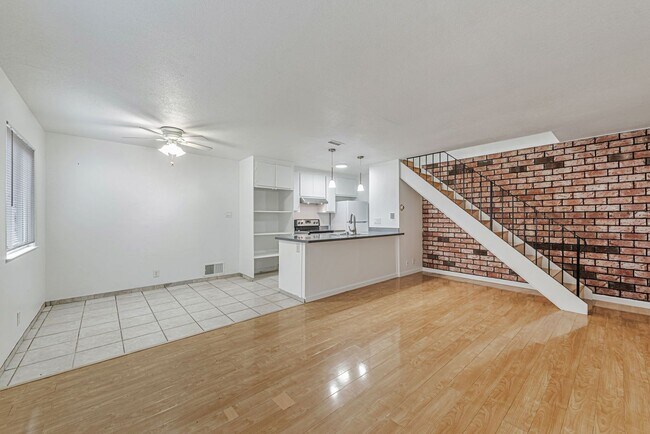 Building Photo - 2 Story Condo in Charry Plaza HOA