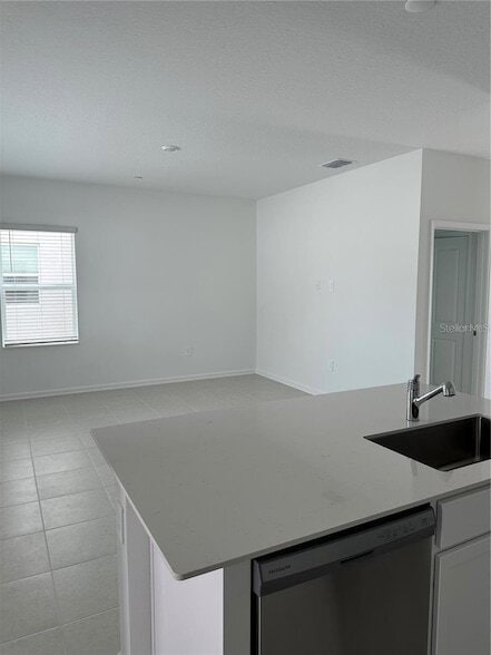 Building Photo - 1987 Stake Out Wy