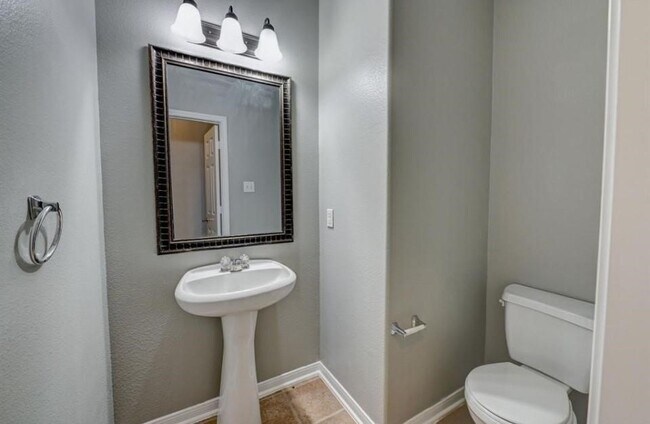 Building Photo - 914 Spring Heights Dr